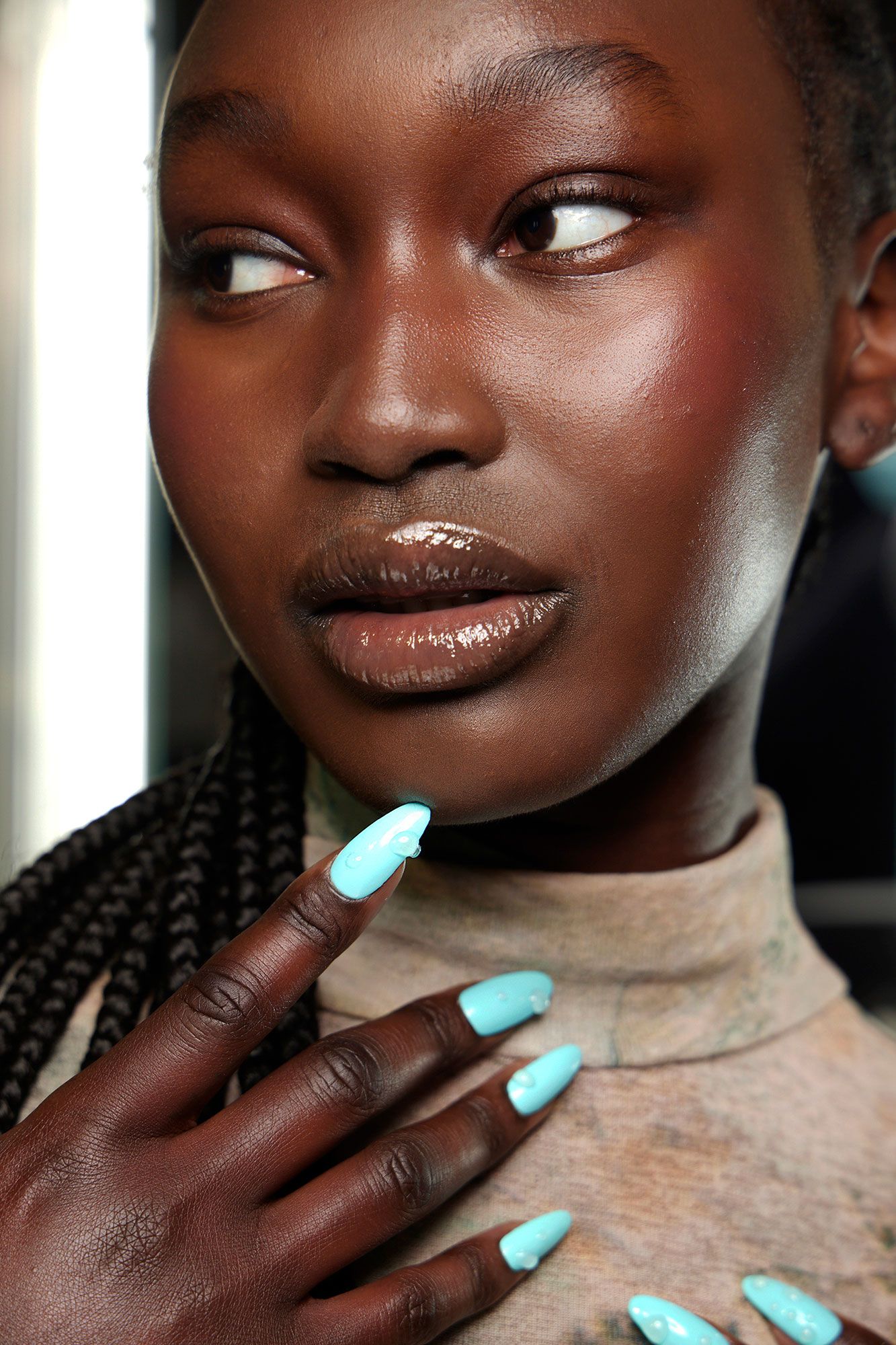 Las 8 tendencias de manicuras y colores de uñas que llevaremos en 2023   Vogue España
